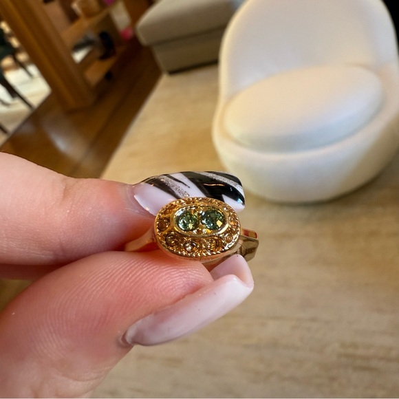 Green ruby ring - Picture 9 of 12